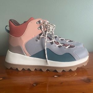 COLORFUL HIKING BOOTS